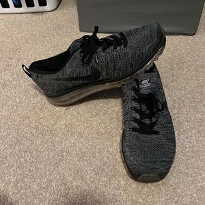 Nike Flyknit Max